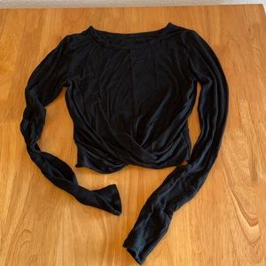 Alo Crop Twist Long sleeve Size Small